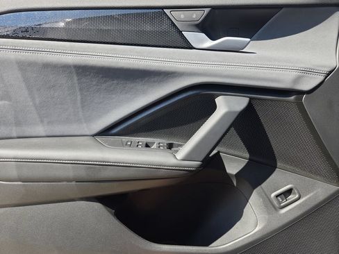 New 2026 Volkswagen Tiguan SE R-Line FWD image 22