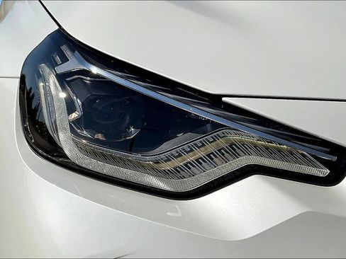 Used 2025 BMW M240i xDrive Coupe AWD/4WD image 32