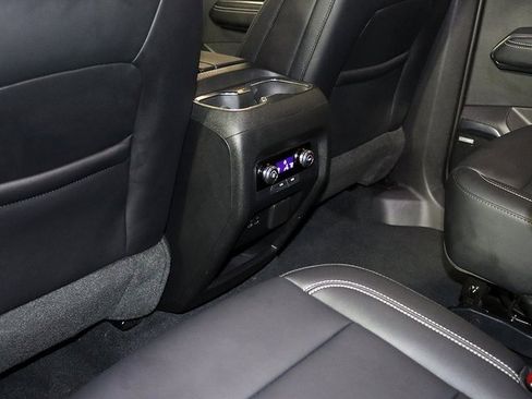 Used 2024 GMC Acadia Elevation image 16