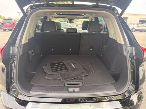 Used 2025 Nissan Rogue SV w/ SV Premium Package FWD image 43