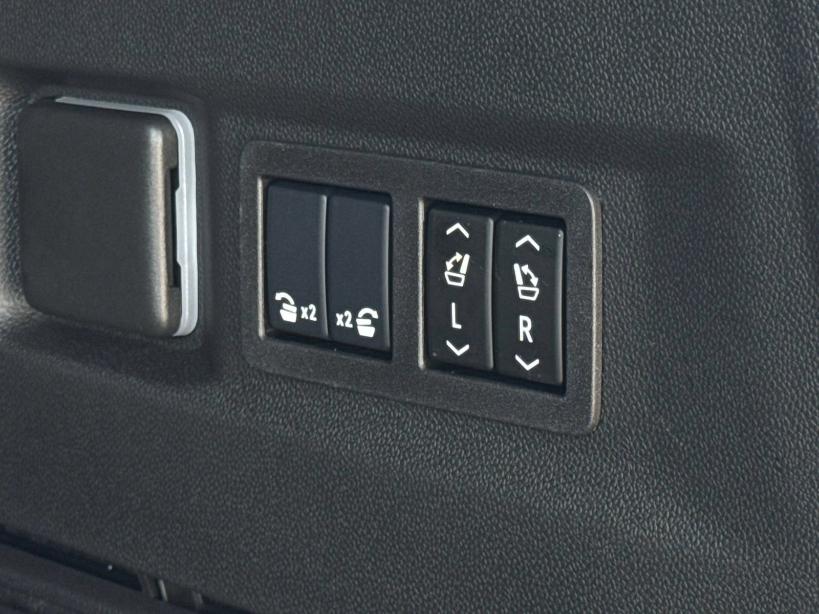 New 2026 Chevrolet Tahoe High Country AWD/4WD image 39