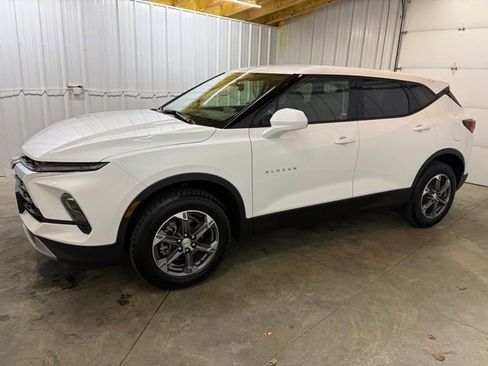 Used 2025 Chevrolet Blazer LT FWD image 5