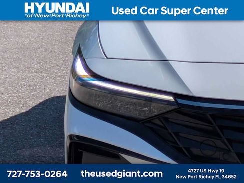 Certified 2025 Hyundai Elantra SEL FWD image 9