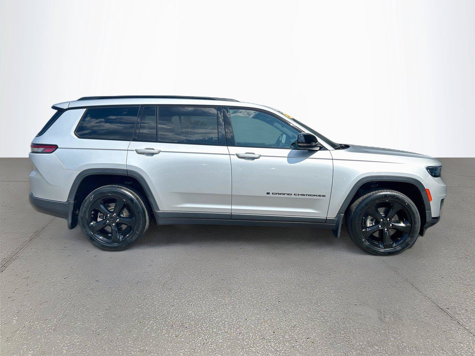 Used 2024 Jeep Grand Cherokee L Altitude AWD/4WD image 3