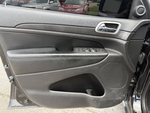 Used 2015 Jeep Grand Cherokee Altitude RWD image 9