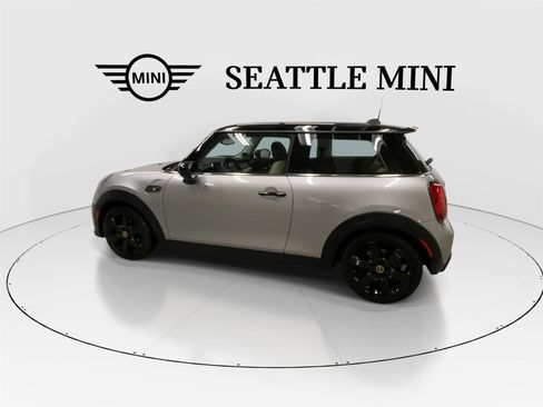Certified 2024 MINI Cooper SE image 7