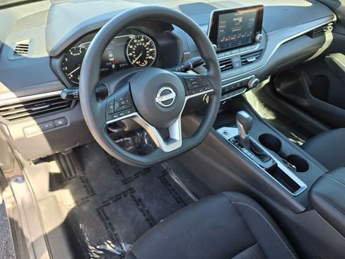 Used 2025 Nissan Altima 2.5 SV FWD image 18