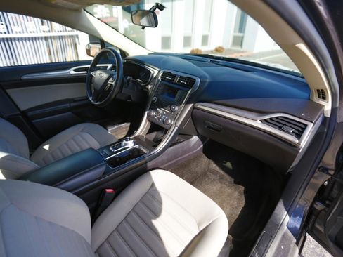 Used 2018 Ford Fusion S image 18