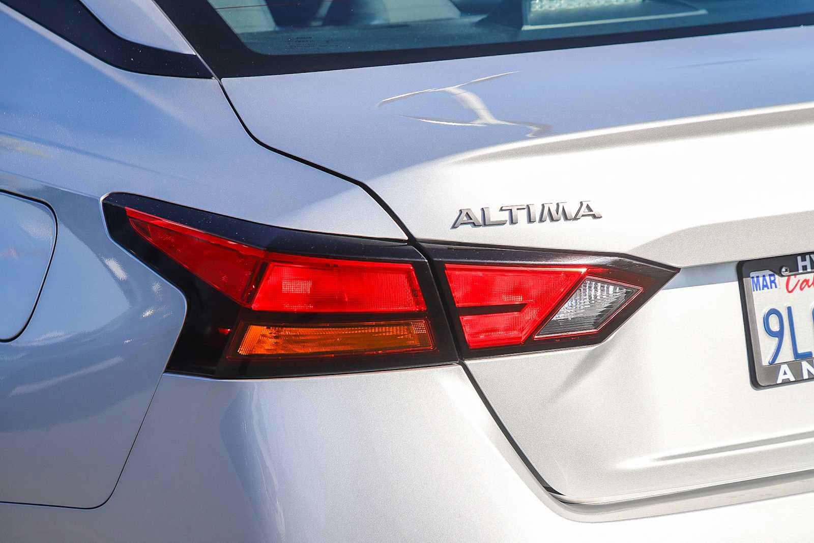 Used 2024 Nissan Altima 2.5 SV FWD image 11