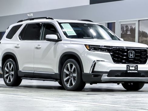 Used 2023 Honda Pilot Elite image 6