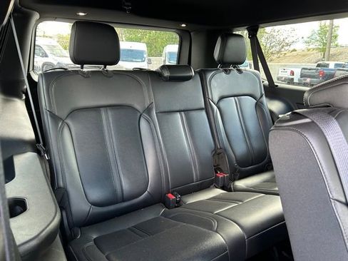 Used 2025 Jeep Wagoneer L 4WD image 15
