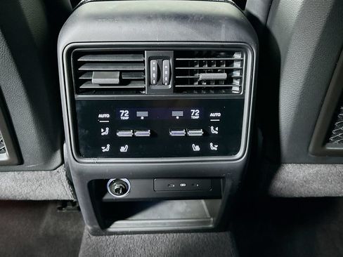 Used 2025 Porsche Cayenne Coupe AWD/4WD image 25