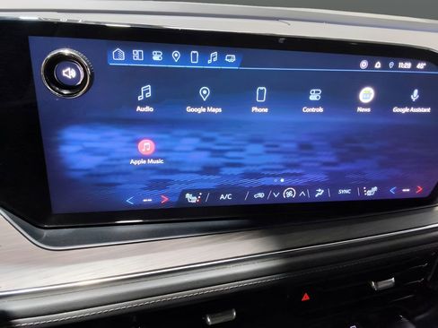 Used 2025 Chevrolet Suburban Z71 image 24