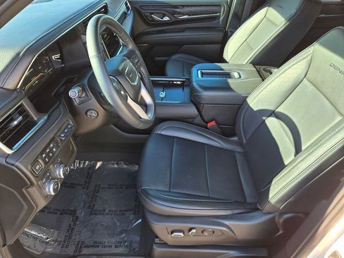Used 2023 GMC Yukon Denali image 9