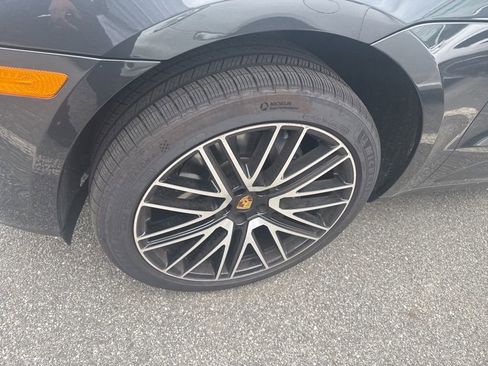 Certified 2026 Porsche Macan AWD/4WD image 6