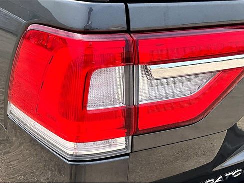 Used 2015 Lincoln Navigator 4WD w/ Equipment Group 101A Reserve image 29