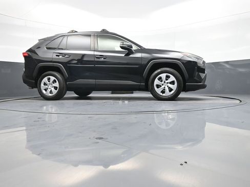 Used 2019 Toyota RAV4 LE image 27