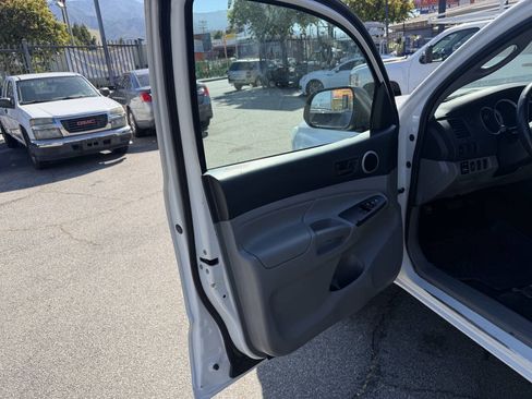 Used 2014 Toyota Tacoma PreRunner w/ SR5 Package RWD image 11