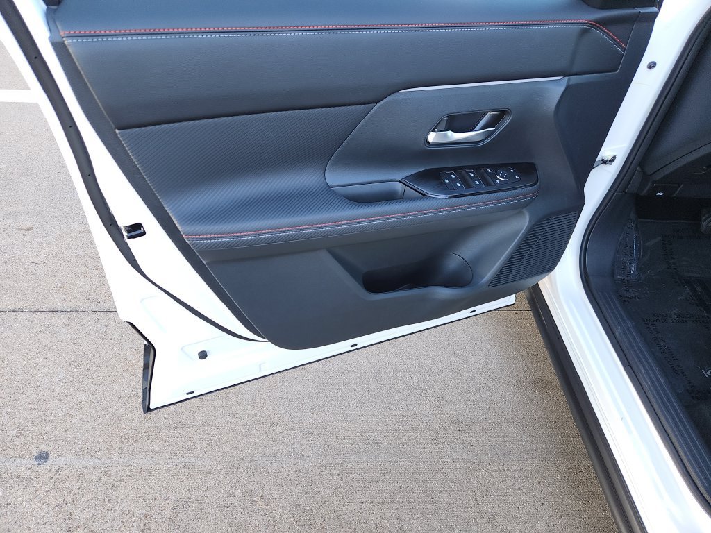 Certified 2025 Nissan Kicks SR FWD image 29