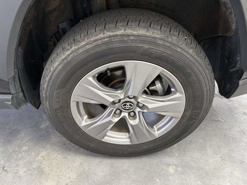 Used 2025 Toyota RAV4 XLE AWD/4WD image 9