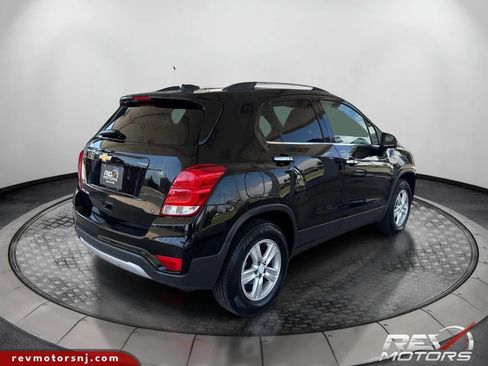Used 2018 Chevrolet Trax LT w/ Sun & Sound Package AWD/4WD image 5