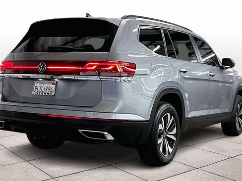 Used 2024 Volkswagen Atlas SE image 16