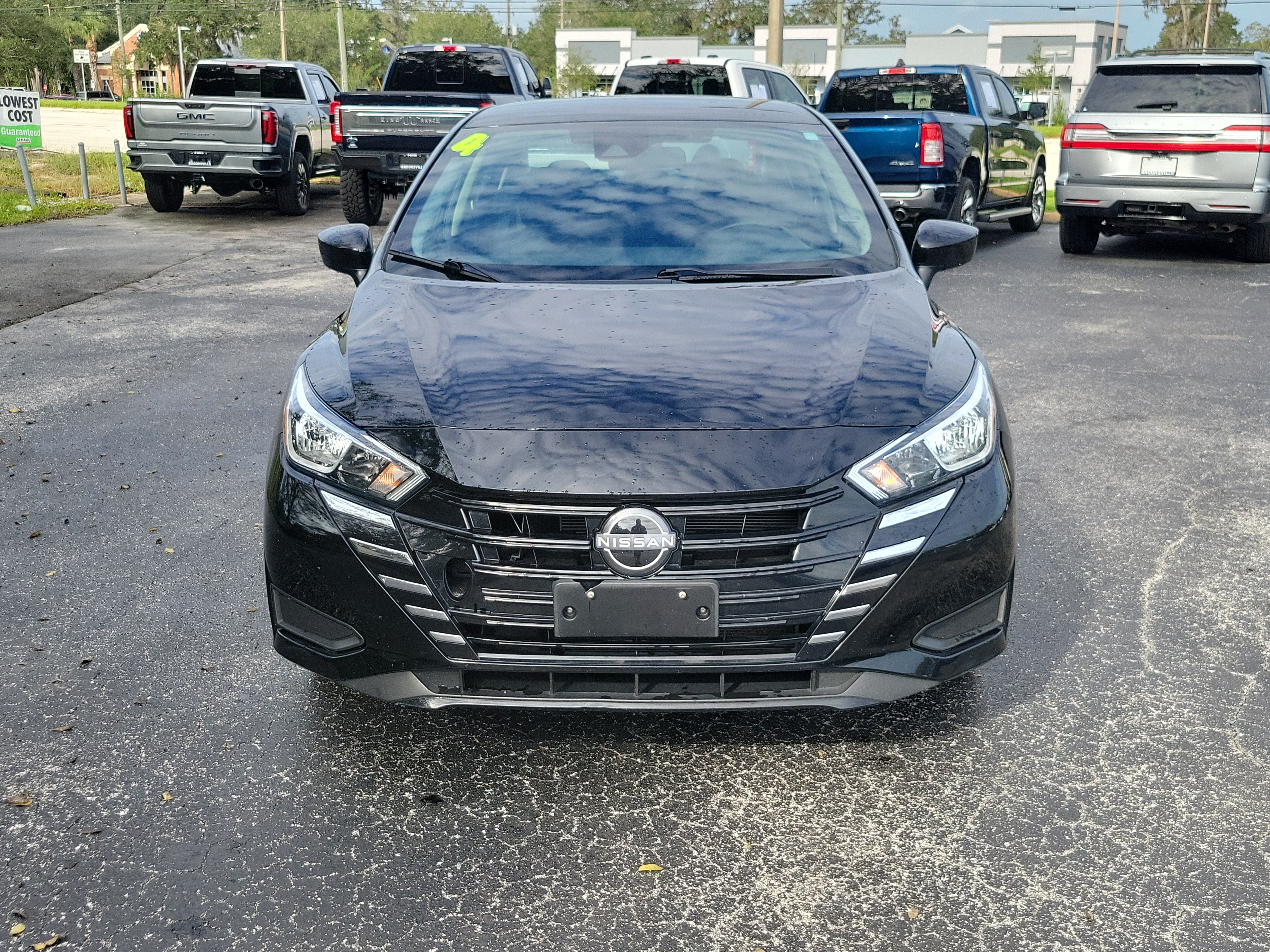 Used 2024 Nissan Versa SV FWD image 5
