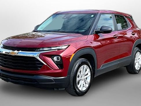 Used 2025 Chevrolet TrailBlazer LS w/ LS Convenience Package AWD/4WD image 3