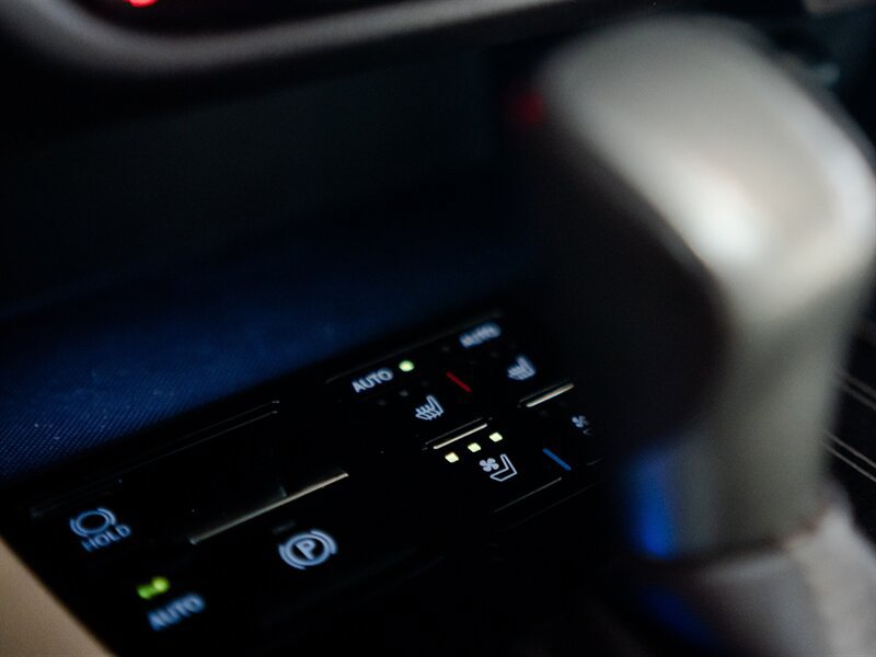 Used 2018 Lexus RX 450h AWD w/ Luxury Package image 34
