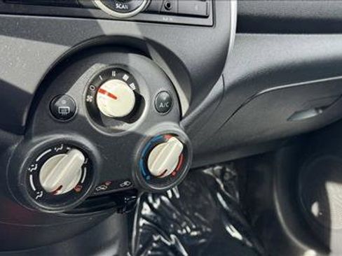 Used 2014 Nissan Versa SV FWD image 14