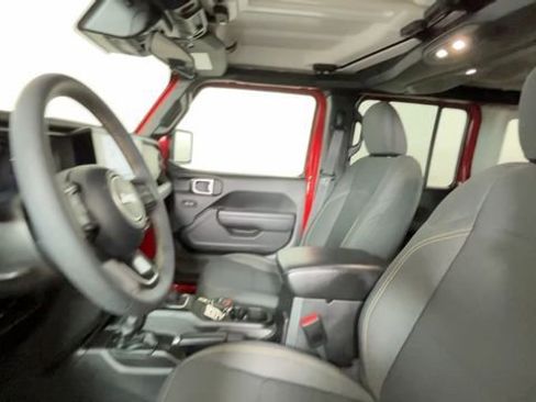 Used 2024 Jeep Wrangler Unlimited AWD/4WD image 22