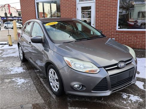 Used 2012 Ford Focus SE image 2