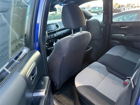 Used 2022 Toyota Tacoma TRD Off-Road image 14