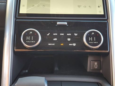 Used 2026 Land Rover Discovery Limited Edition image 14