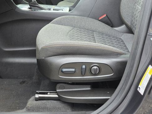 Used 2023 Chevrolet Equinox LT image 17