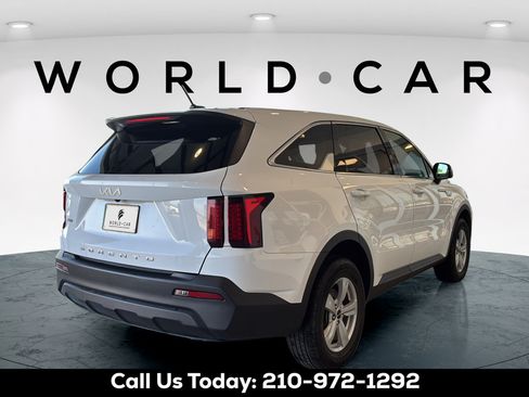 Used 2022 Kia Sorento LX AWD/4WD image 3
