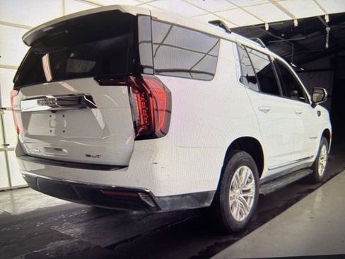 Used 2022 GMC Yukon SLT w/ SLT Premium Package image 4