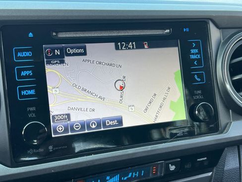 Used 2016 Toyota Tacoma TRD Sport image 27