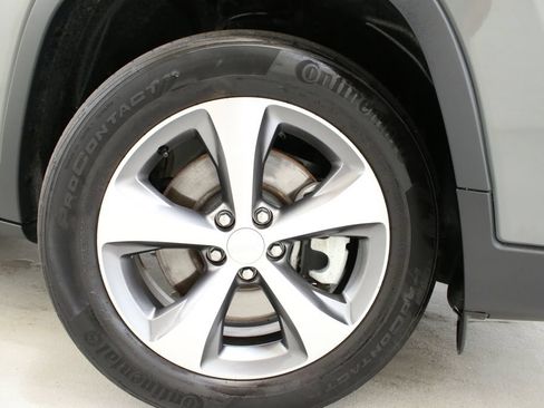 Used 2022 Jeep Cherokee Limited AWD/4WD image 32