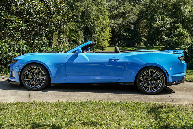 Used 2022 Chevrolet Camaro ZL1 RWD image 2