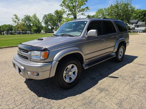 Used 2002 Toyota 4Runner SR5 AWD/4WD image 2