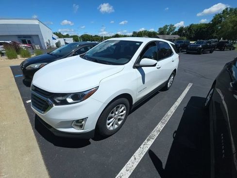 Used 2019 Chevrolet Equinox LT FWD image 2