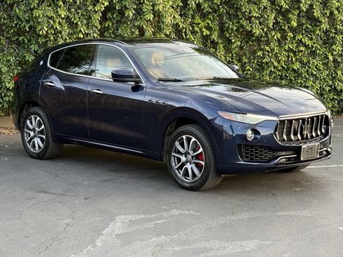 Used 2019 Maserati Levante AWD/4WD image 3