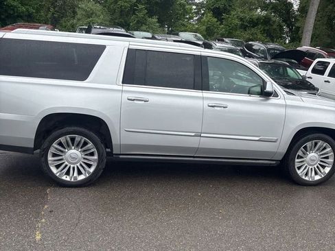 Used 2017 Cadillac Escalade ESV Platinum AWD/4WD image 8