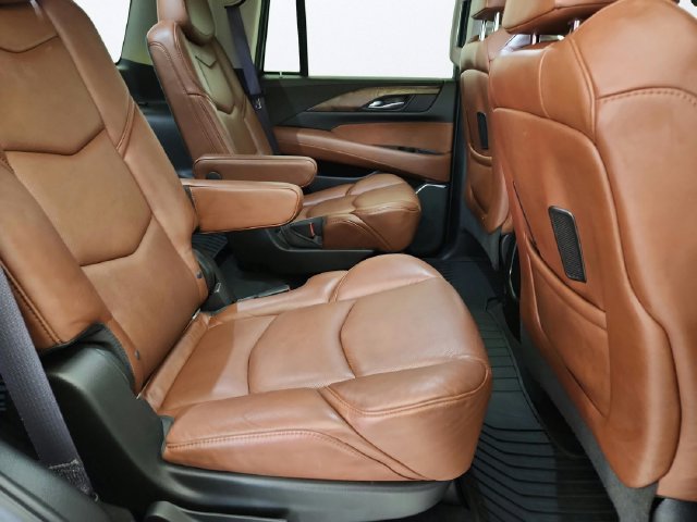 Used 2017 Cadillac Escalade Luxury AWD/4WD image 28