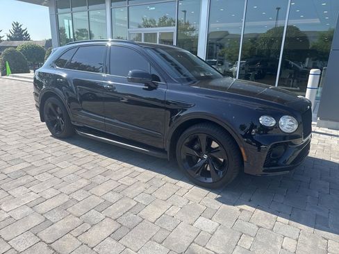 Used 2022 Bentley Bentayga image 5