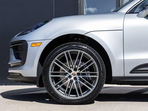 Certified 2026 Porsche Macan AWD/4WD image 13