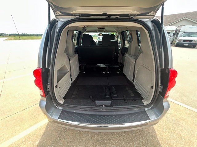 Used 2018 Dodge Grand Caravan SE w/ UConnect Hands-Free Group FWD image 11