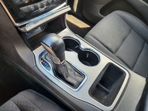 Used 2022 Jeep Grand Cherokee Laredo E image 27