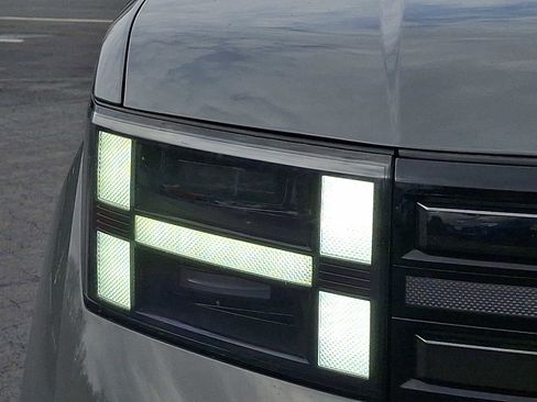 Used 2025 Hyundai Santa Fe Limited image 9